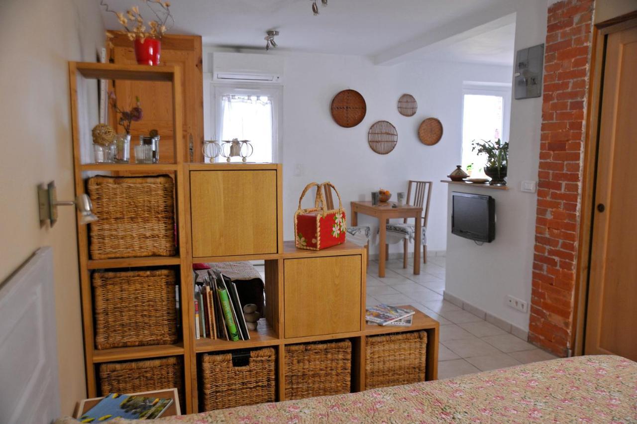 Bed And Breakfast La Maison De Nathalie Les Mayons Esterno foto