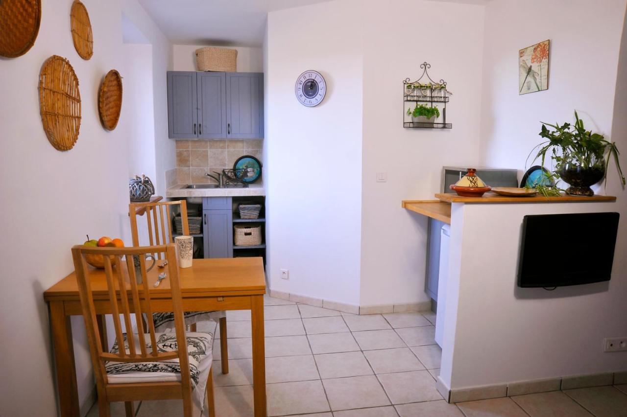 Bed And Breakfast La Maison De Nathalie Les Mayons Esterno foto