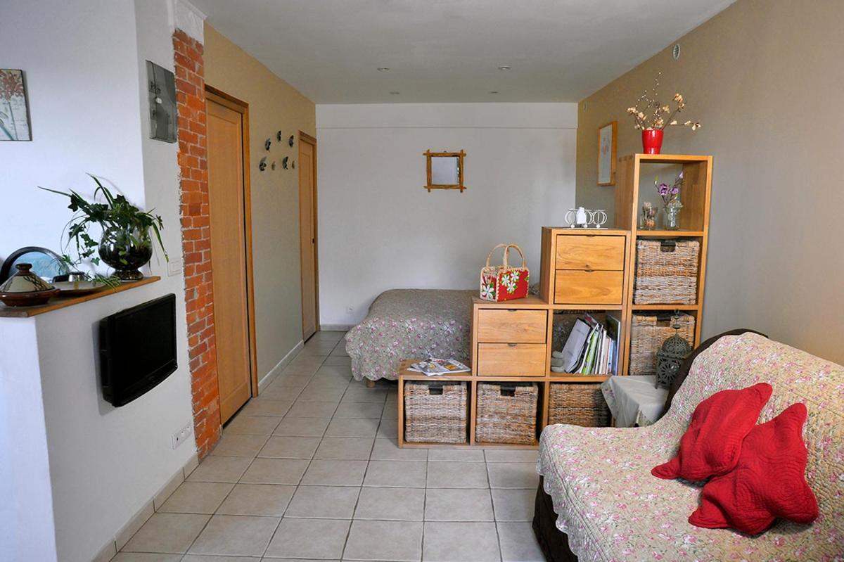 Bed And Breakfast La Maison De Nathalie Les Mayons Esterno foto