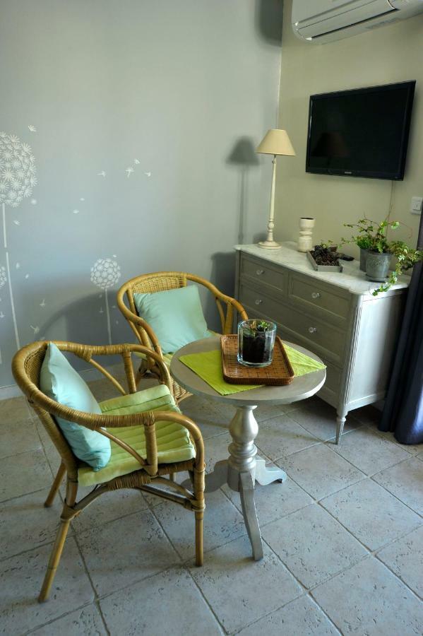 Bed And Breakfast La Maison De Nathalie Les Mayons Esterno foto
